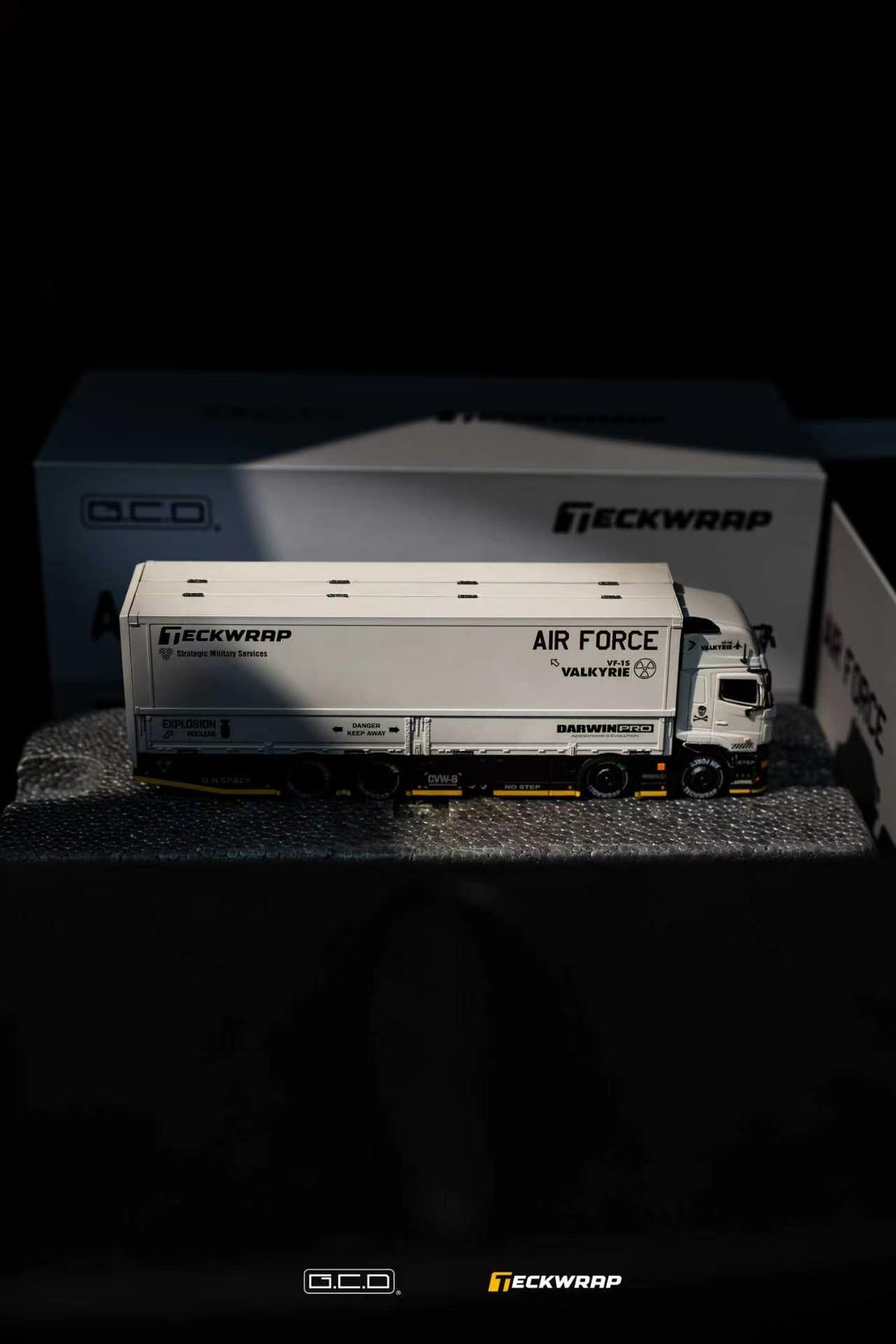 GCD 1/64 DarwinPRO & TECKWRAP Hino Profia 2018 KS-118-688